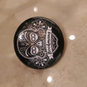 Skull Collectible Pin nwot